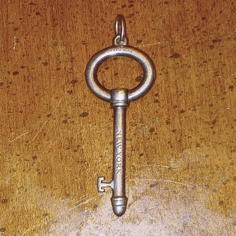 Tiffany & Co. New York Authertic 925AG Sterling Silver Key Pendant